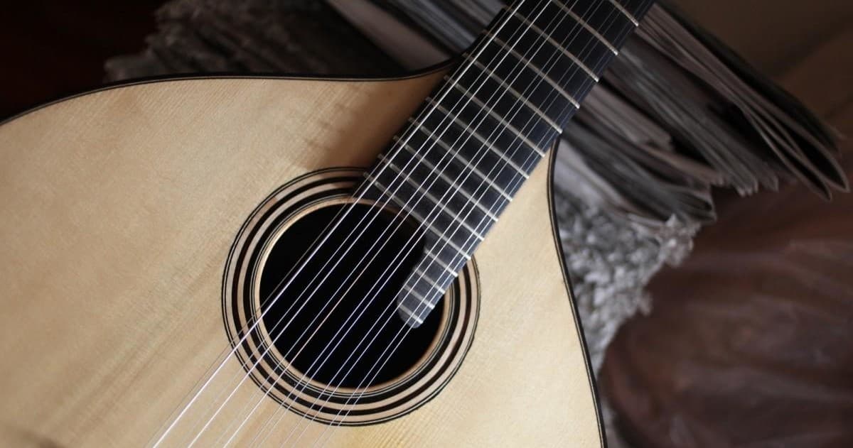 Experience Authentic Fado Music at Casa da Guitarra in Porto