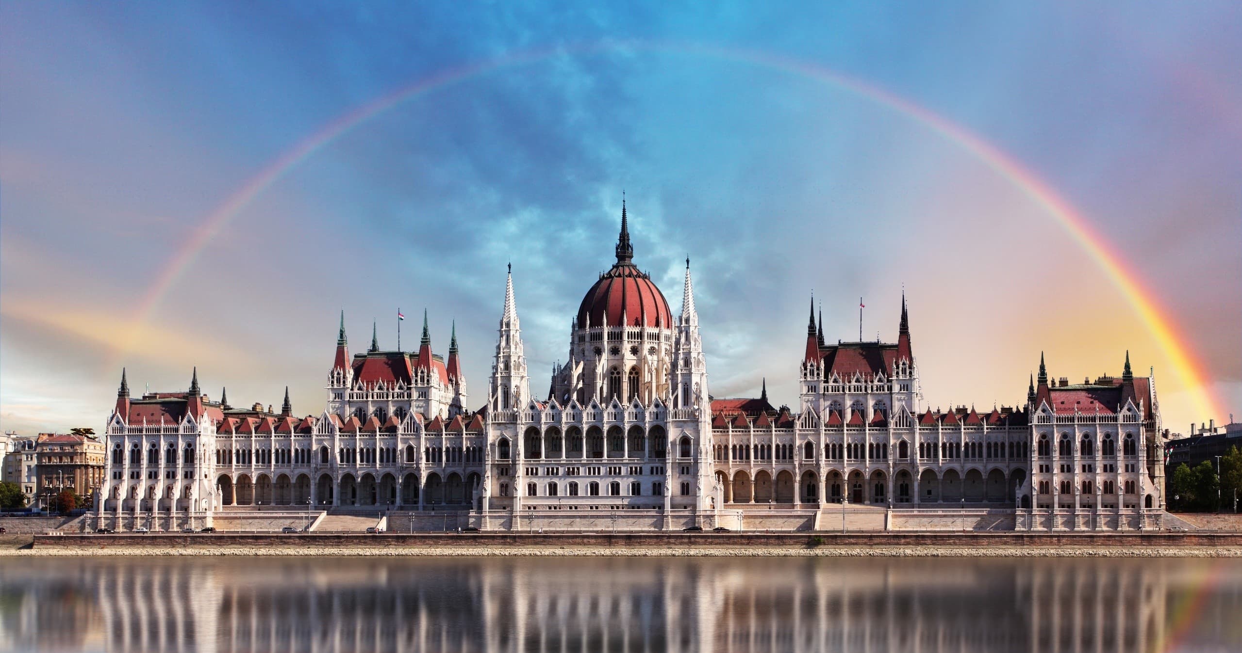 Parliament Tour with Ahoy Budapest: Discover Hungary's Iconic Landmark