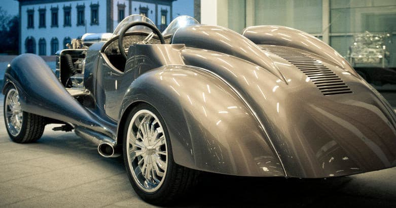 Sleek vintage roadster displayed in Málaga auto museum showroom