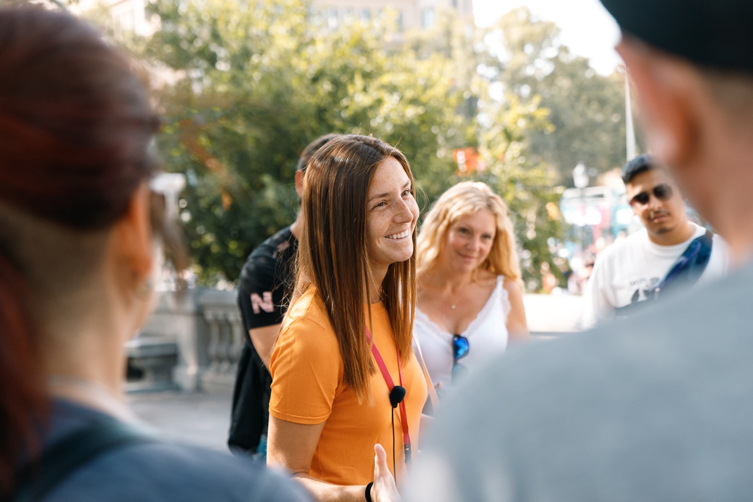 Tour guide leading an outdoor walking tour in Barcelona park