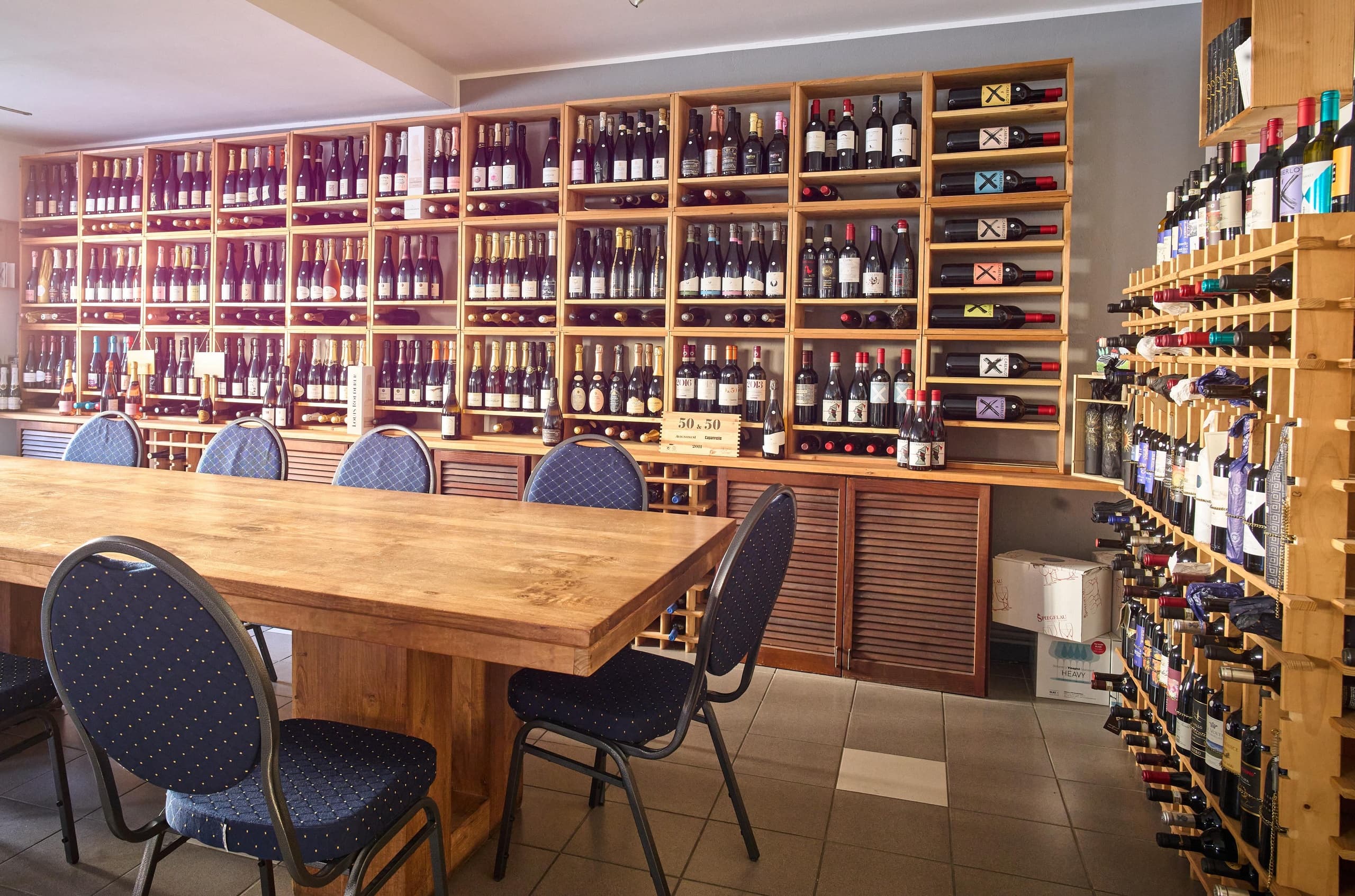 Wein-Tasting in Düsseldorf: Five-Wine Flight at Piemont Expresst