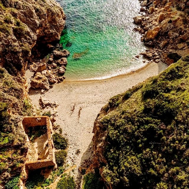 Mindful Coastal Hike in Arrábida Natural Park: Secret Coves & Limestone Cliffs photo 2
