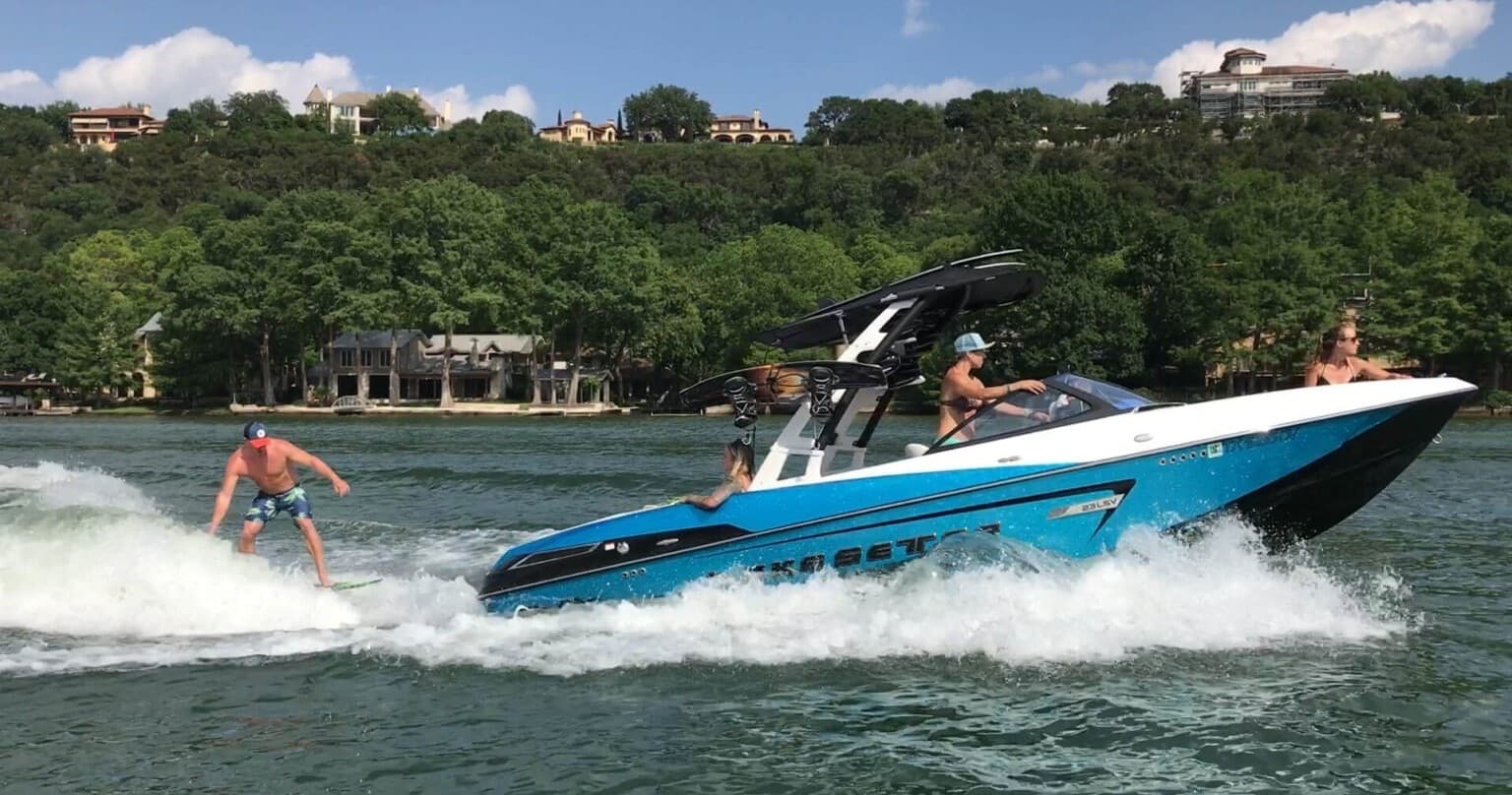 Water Activities: Malibu Wakesurf Experience at Lake Austin