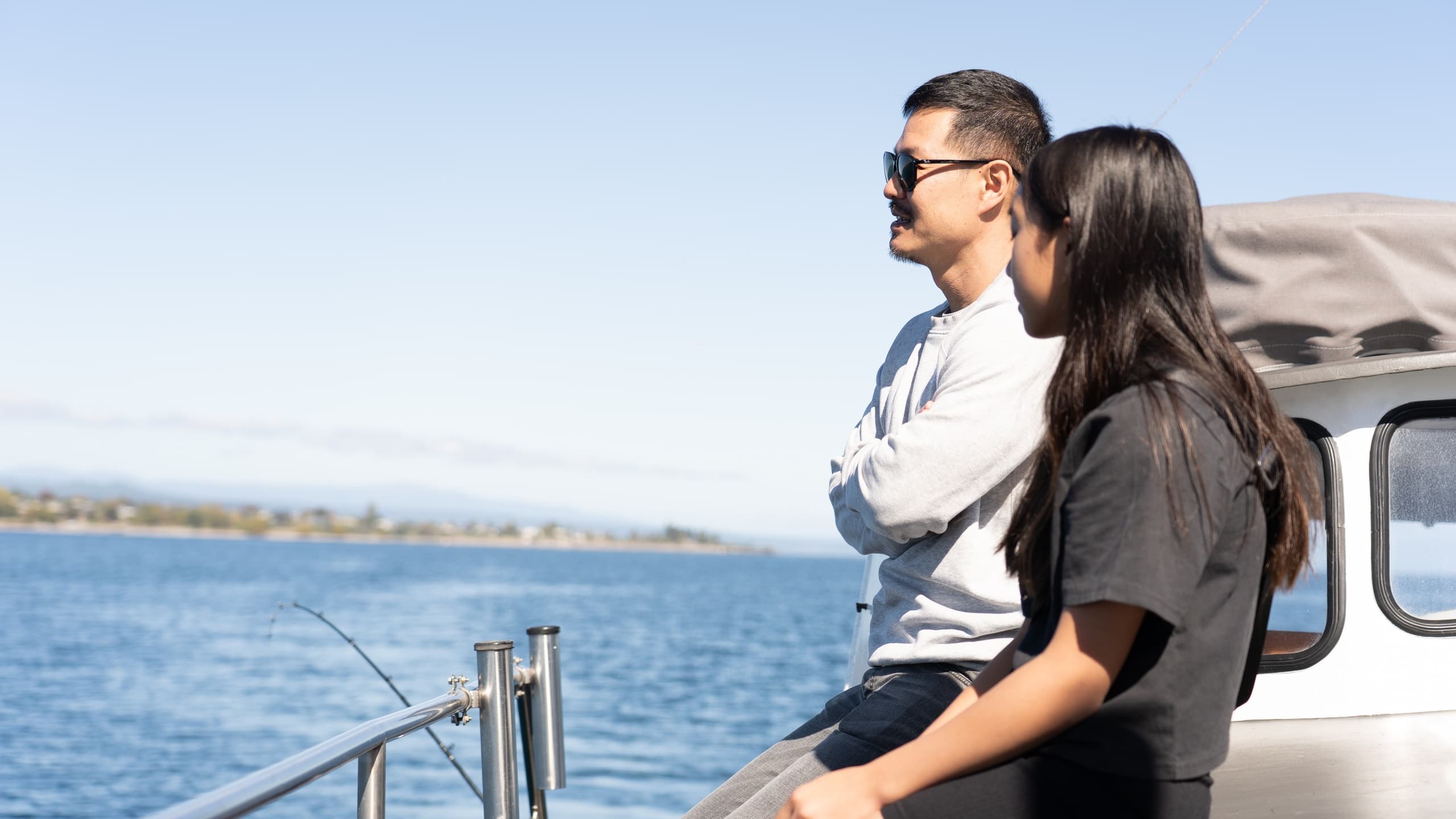 Classic Loloma Cruise: 2-Hour Cocktail & Māori Rock Carvings on Lake Taupō