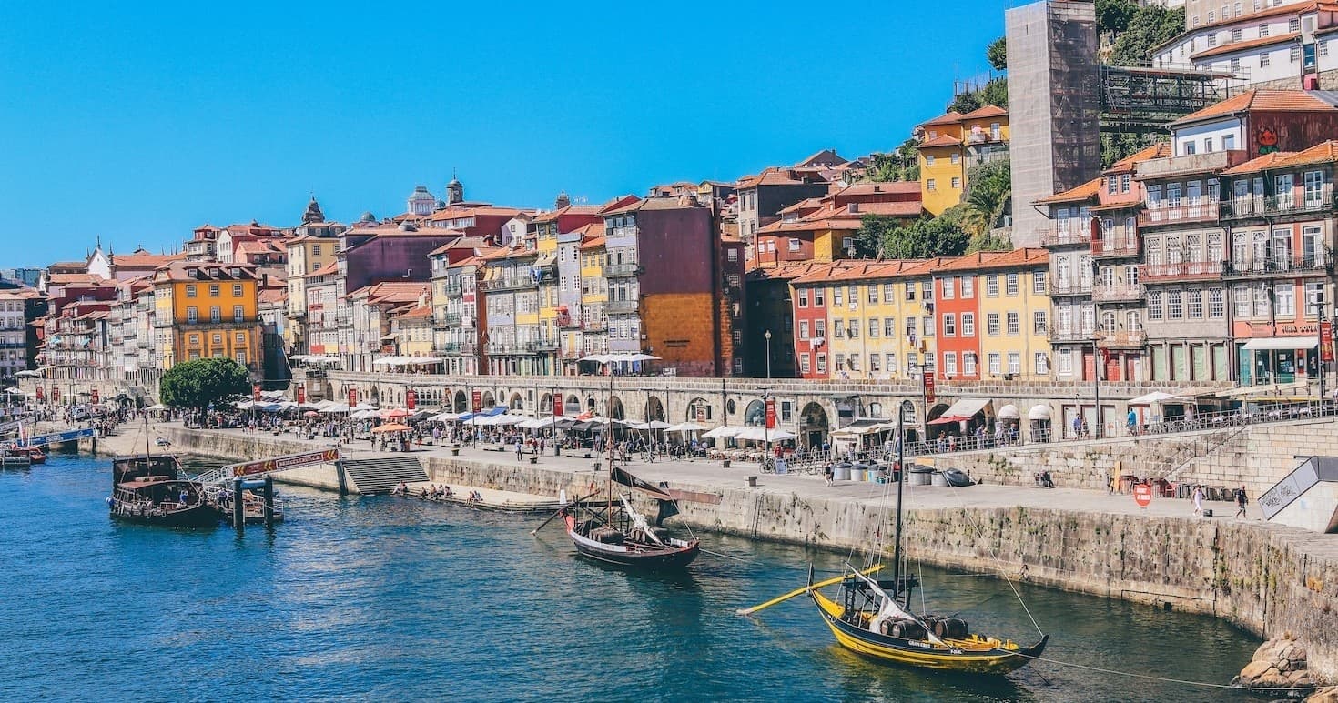 City & Wine Tour in Porto with Ralfe & Siagh