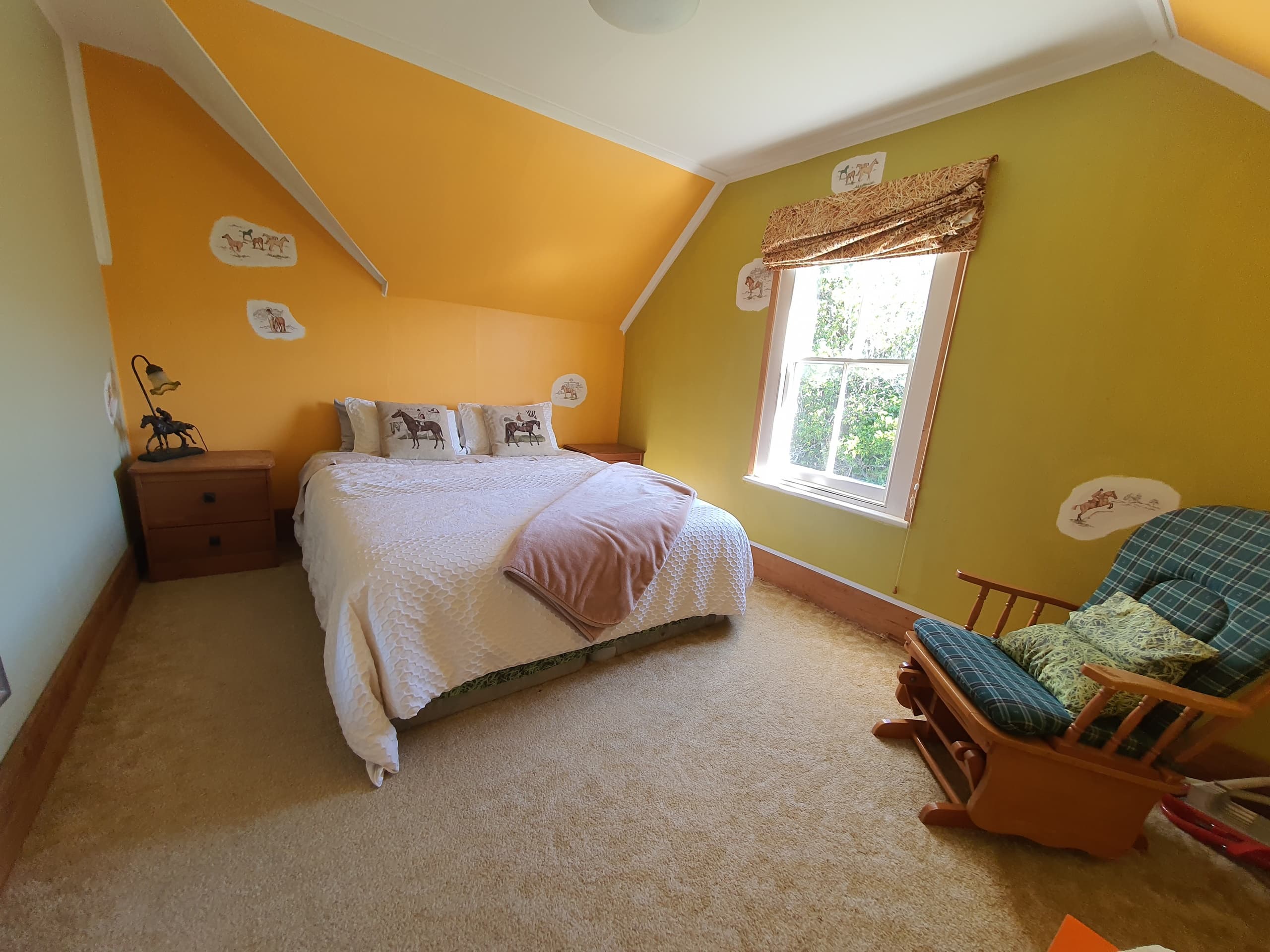 Horseback Riding Retreat at Hack Farm’s Green Foal Room