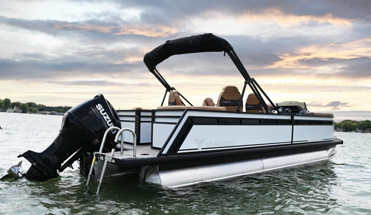 Viaggio 24' Tritoon Pontoon Rental on Lake of the Ozarks — 250 Hp, 12-Person