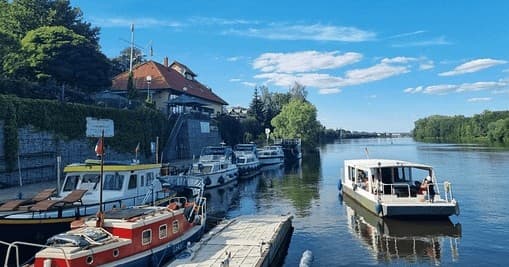 Hour on the Vltava: Sightseeing Boat Trip to Nelahozeves Castle photo 1