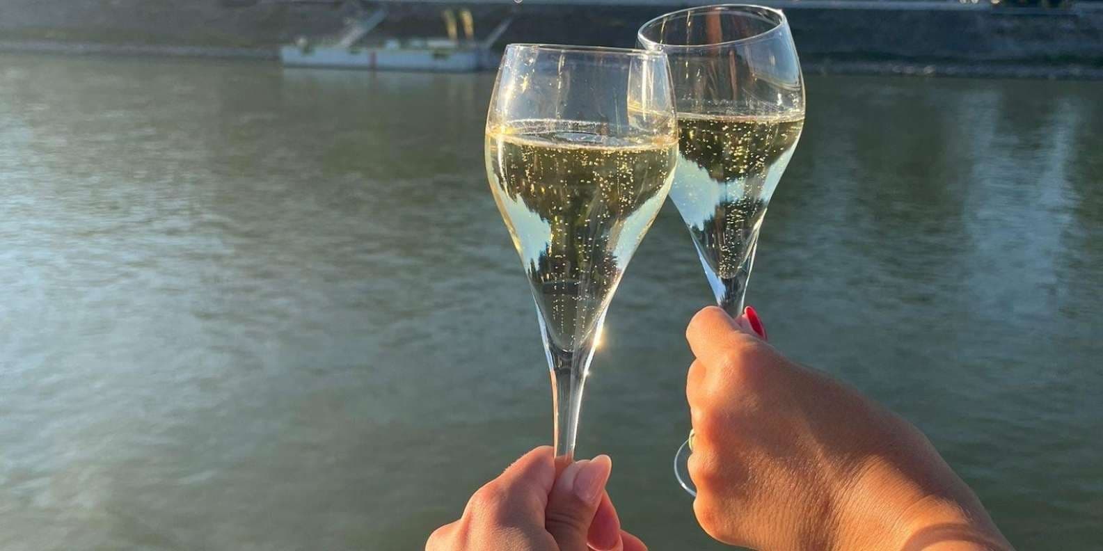 Danube Evening Cruise & Unlimited Prosecco with Slovenská plavba