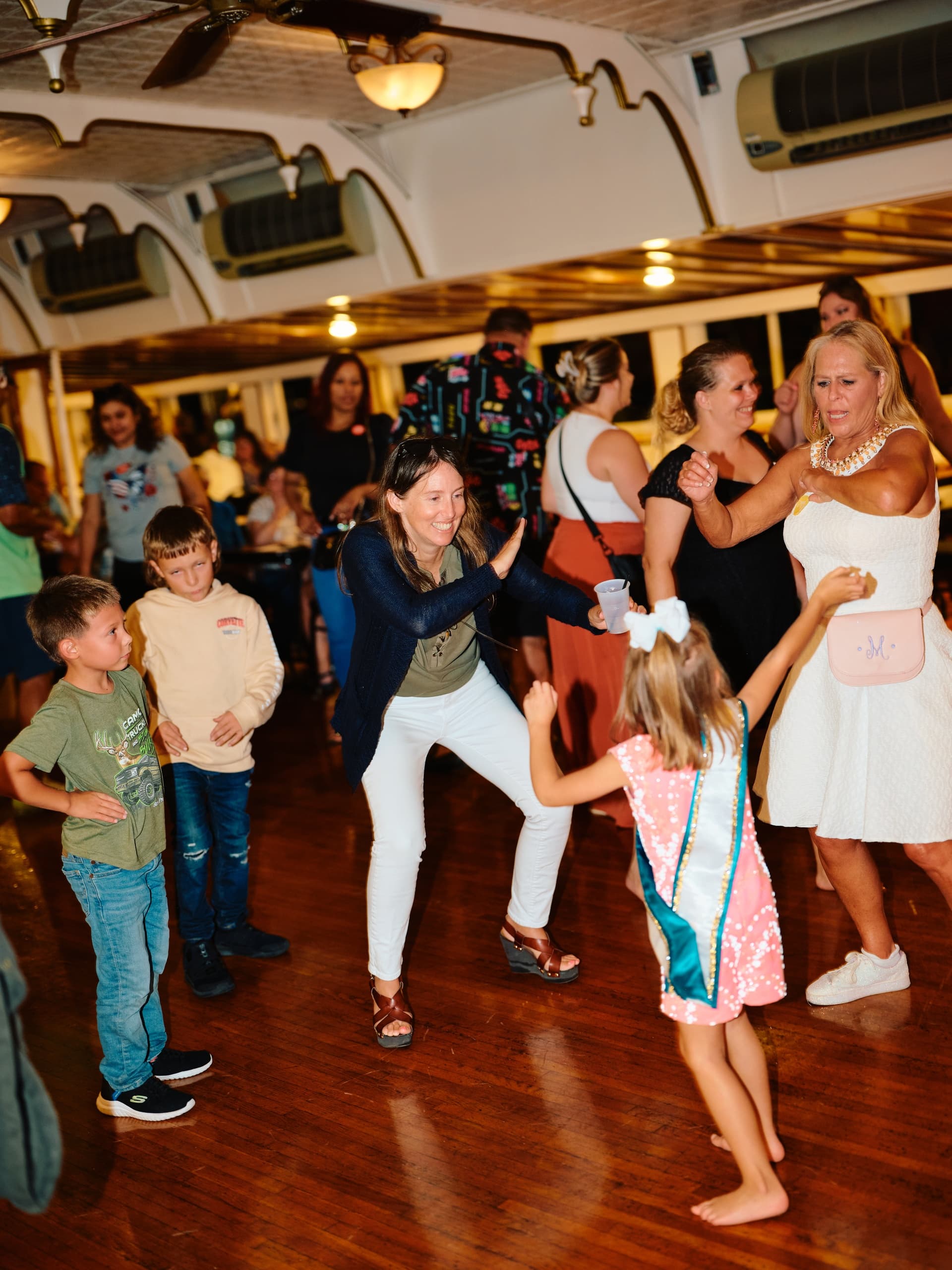Vintage Belle of Louisville Total Request Thursday: 2-Hour Ohio River Throwback Cruise photo 3