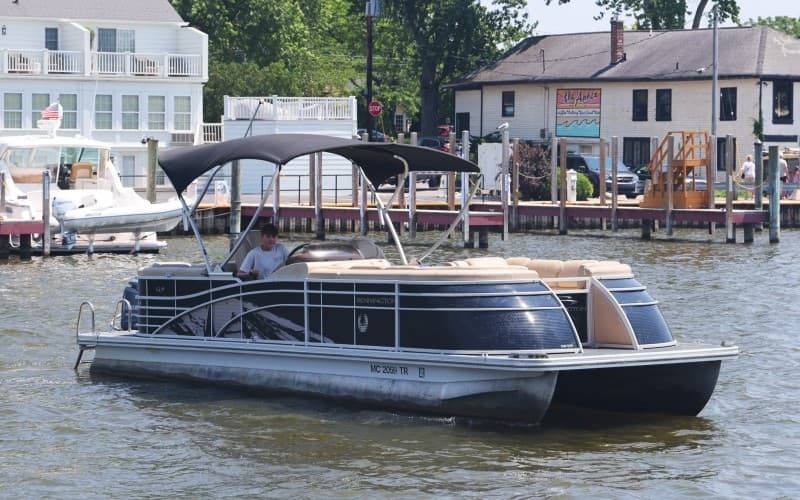 Select 25' Bennington Pontoon Rental in Saugatuck — Luxury Pontoon Cruises on Lake Michigan