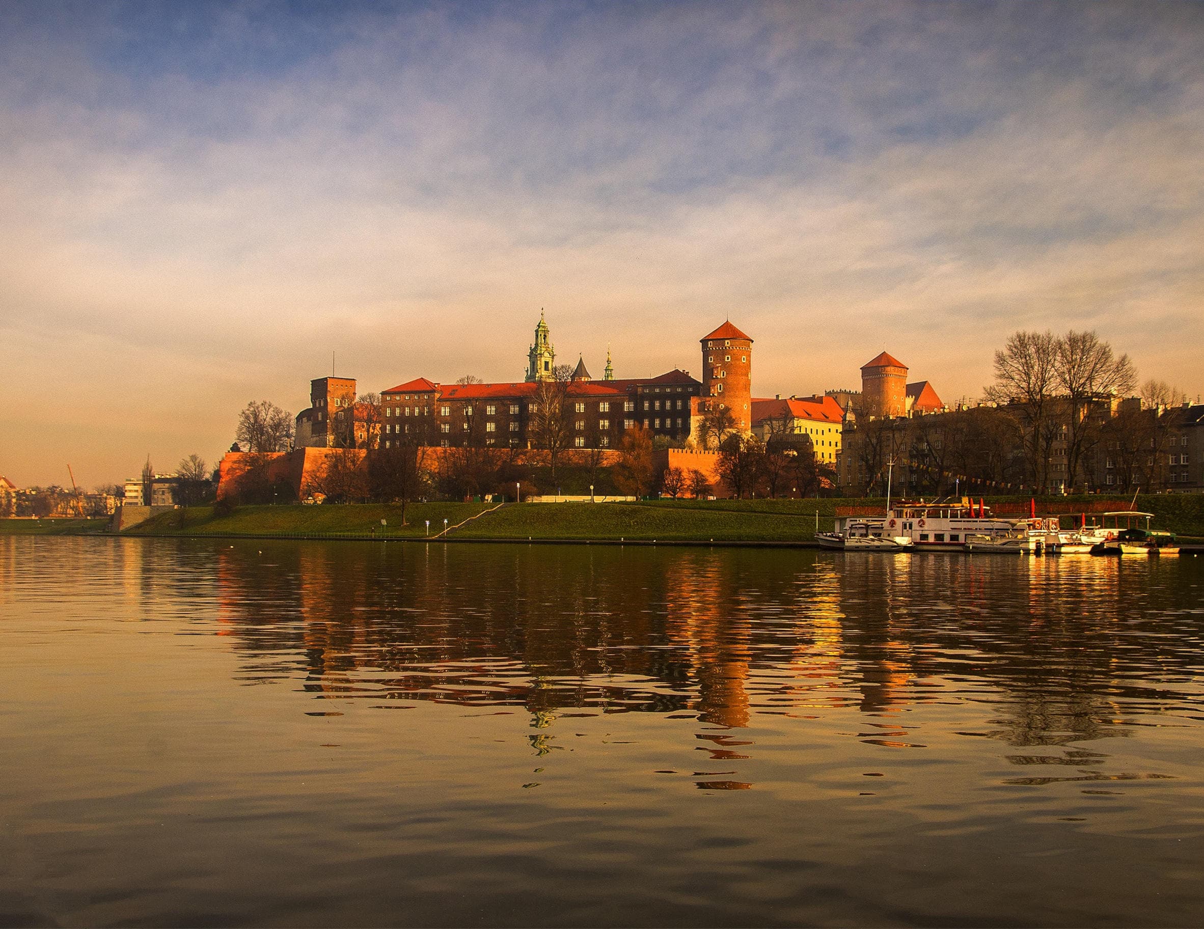 Explore Wawel Cathedral: A Guided Spanish Tour Through Kraków’s Medieval Landmark