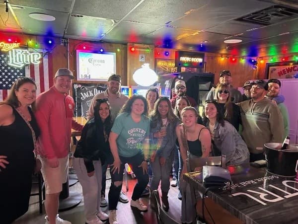 BYOB Dive Bar Tour in Nashville: Neon, Jukeboxes and Cheap Drinks