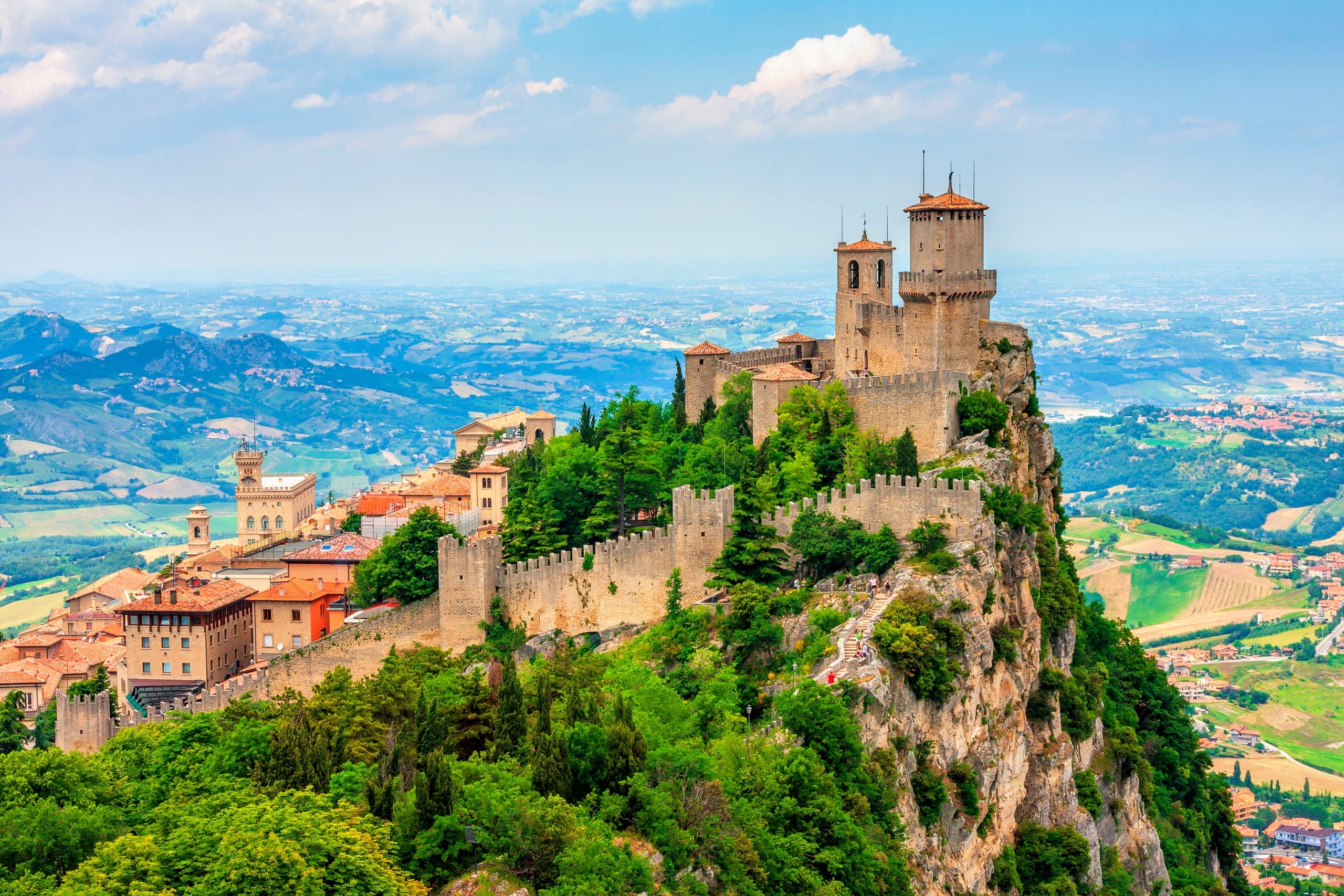 San Marino Private Walking Tour with Bologna Tour