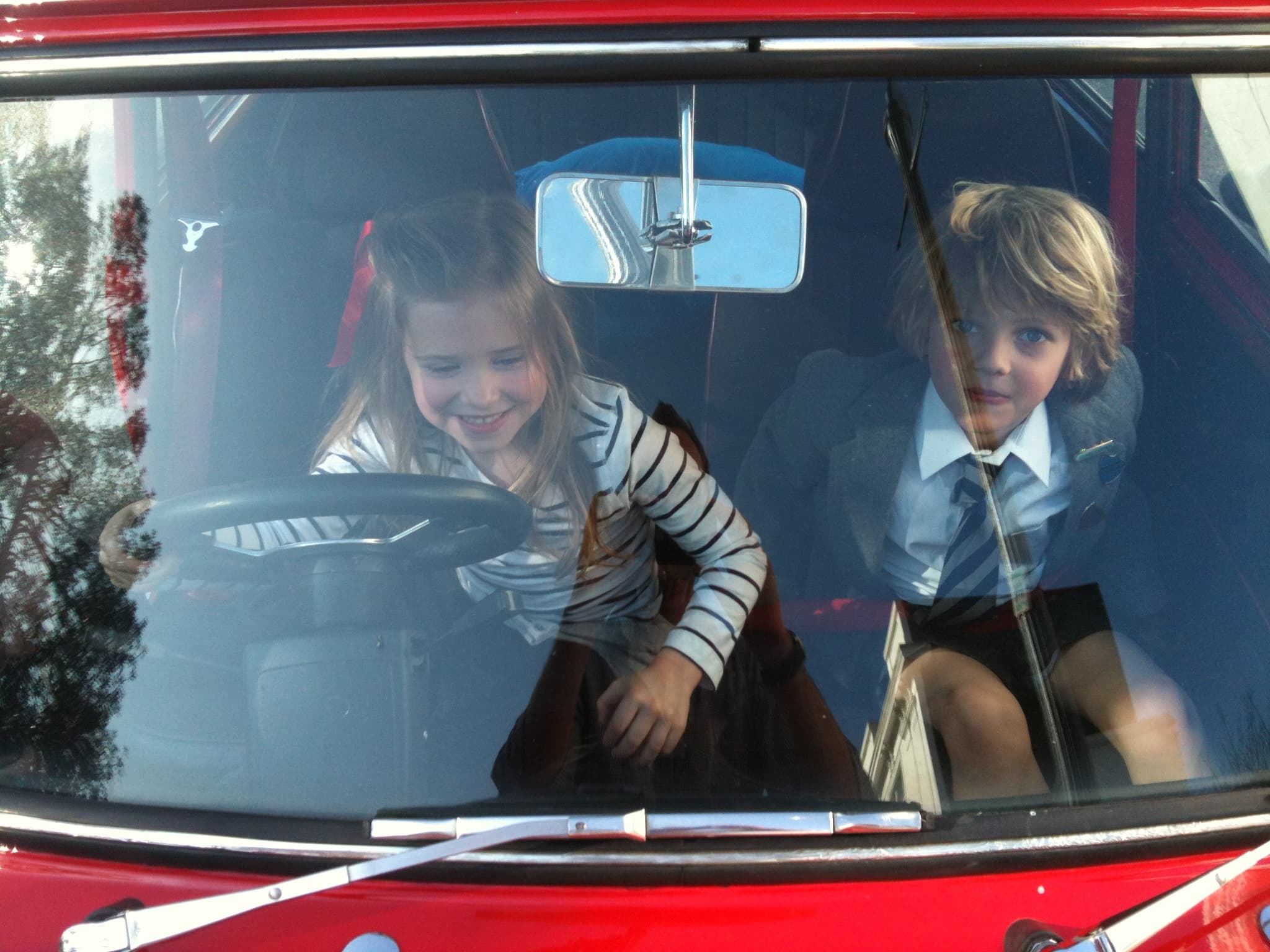 Classic Mini Cooper Kids Tour in Central London: Storybook Drives for Families