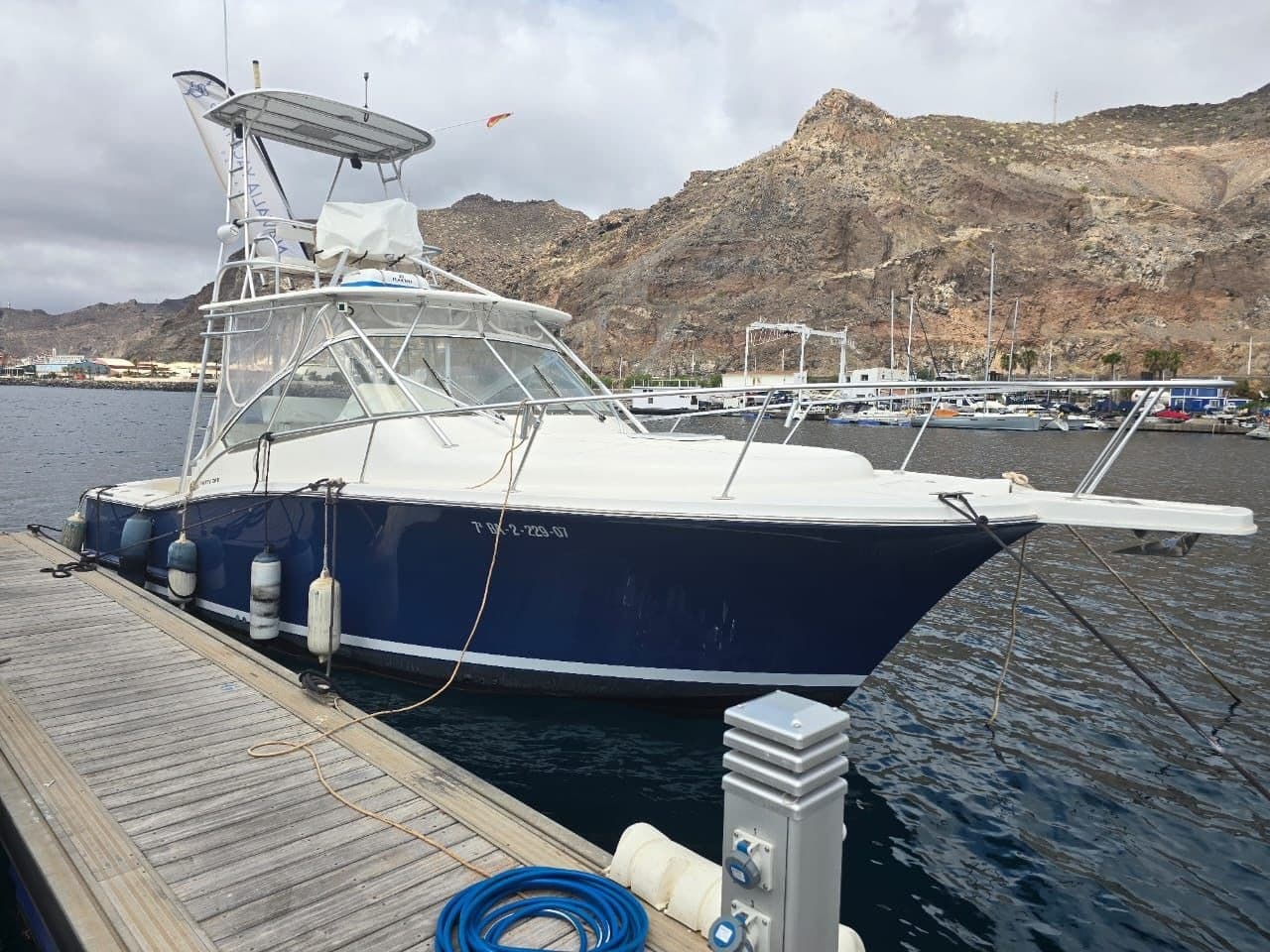 Lurhrs 31 Tenerife Small-Group Fishing Charter from Amarilla Marina photo 1