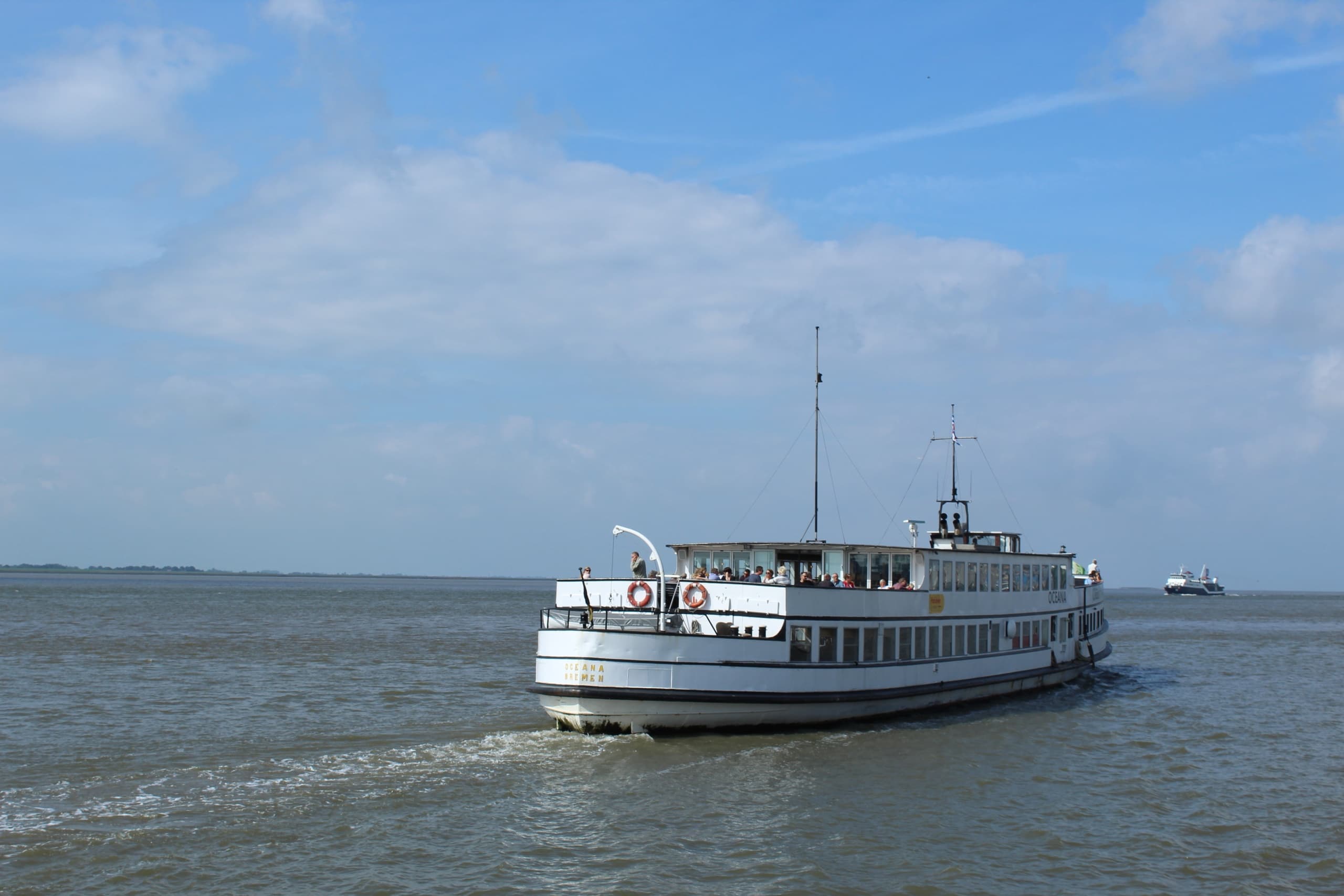 Water Taxi Adventure from Weser-Stadion to Waterfront | Hal Över