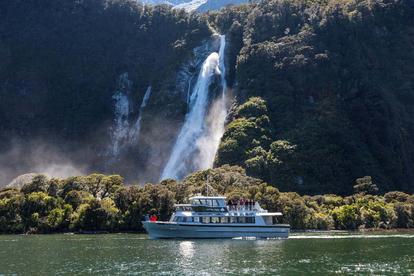 Milford Sound Private Day Tour from Queenstown: Fiordland Waterfalls & Wildlife