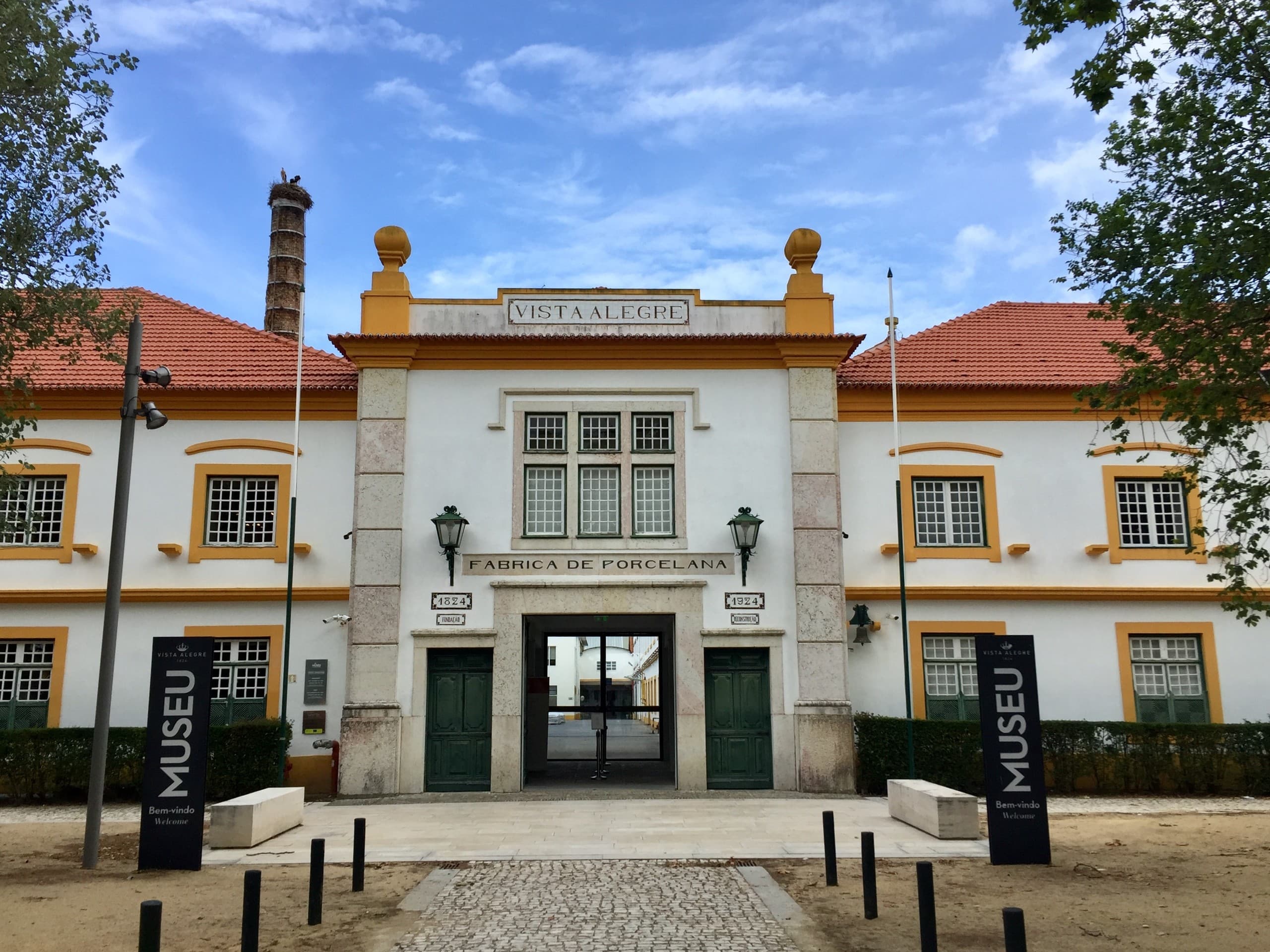 Aveiro Half-Day: Salt Pans, Costa Nova Stripes & Vista Alegre Museum photo 2