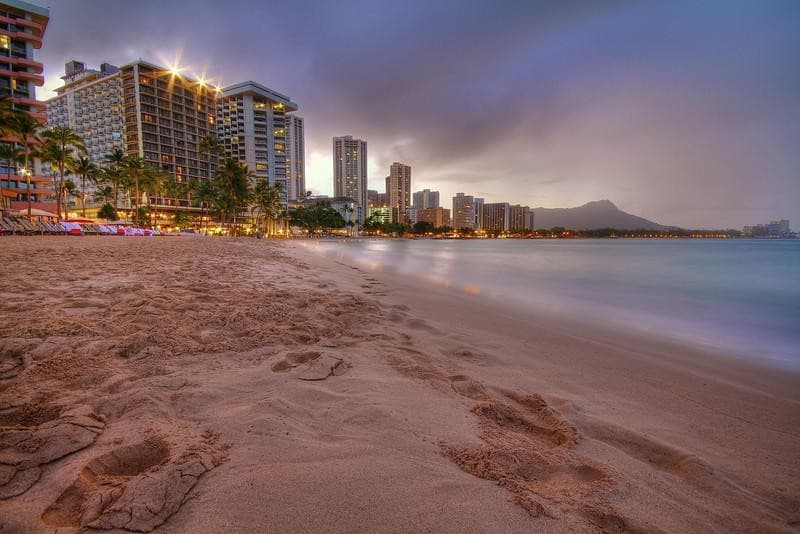 Honolulu Dawn Ceremony Sail on Na Hoku 2: Private Ash Scatterings & Charters