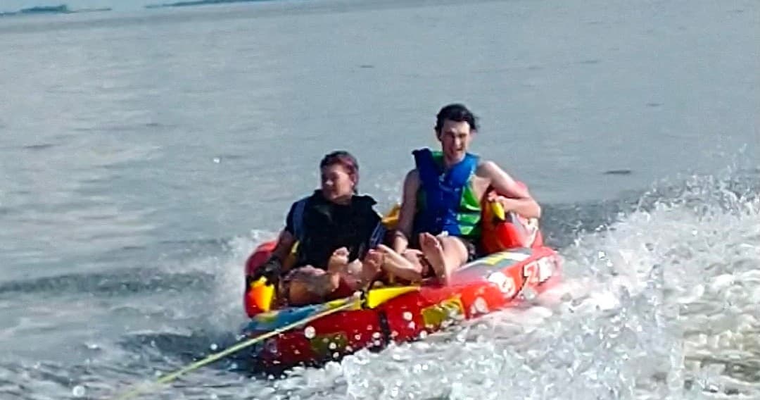 Water Activities with Beachside Boat Rental at Beachside Lake