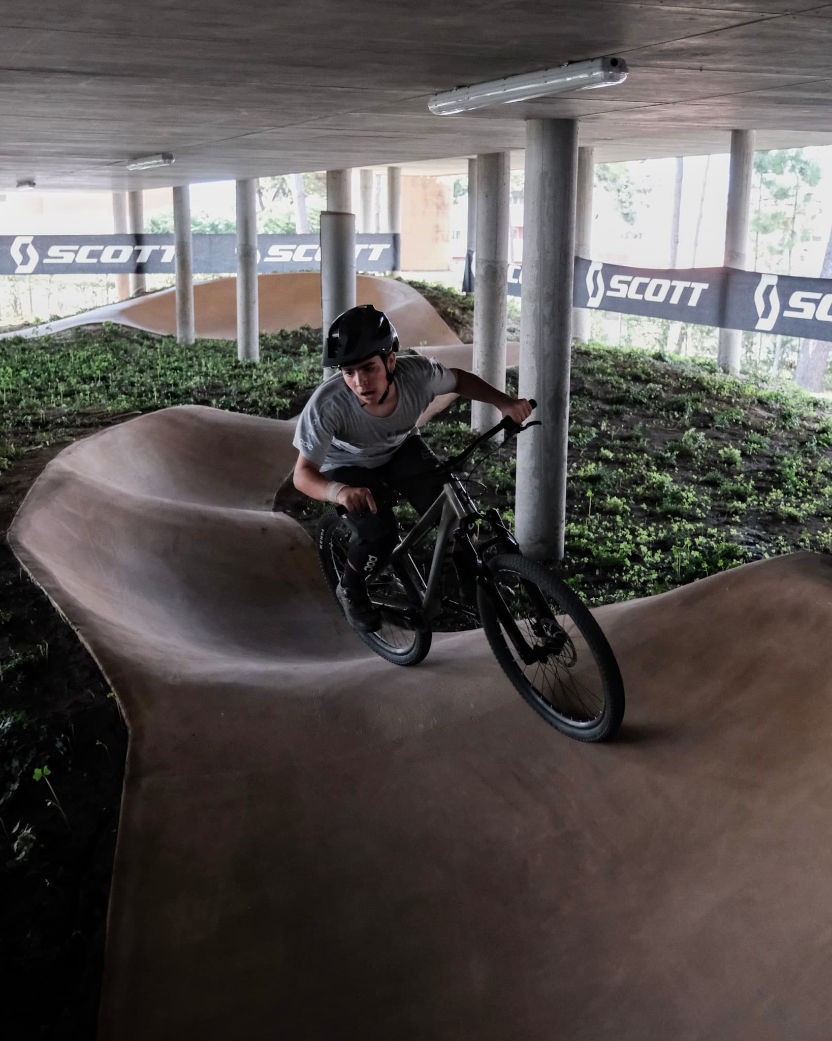 E-Gravel from Viana do Castelo: Junior Bike Rental at the Bike Center