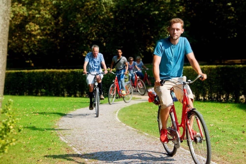 Insider Bike Tour in Berlin with FREE BERLIN