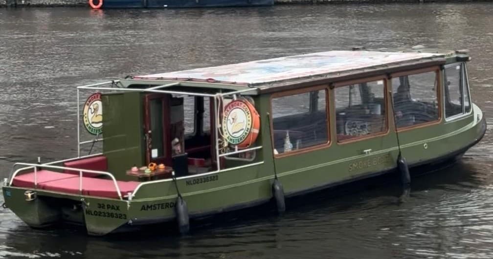 Smokeboat Budget Tour: 45-Minute Amsterdam Canal Cruise for Adults