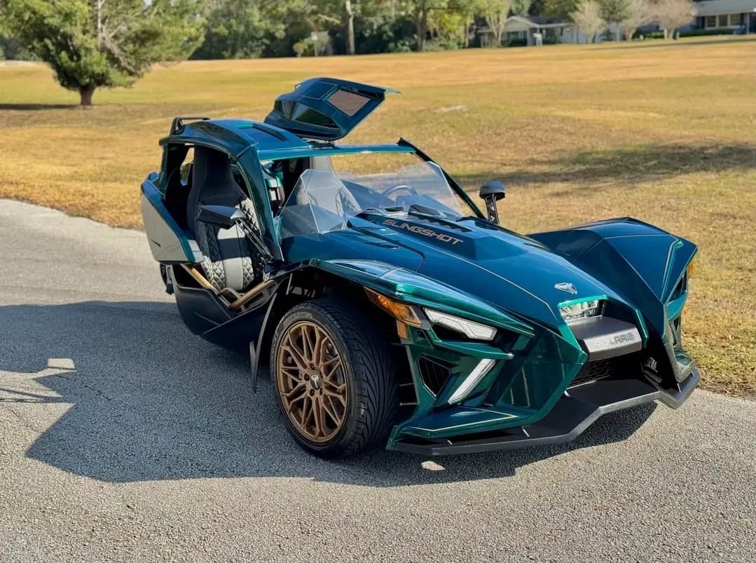 Thrilling Slingshot GT Ride in Royal Oak, Michigan