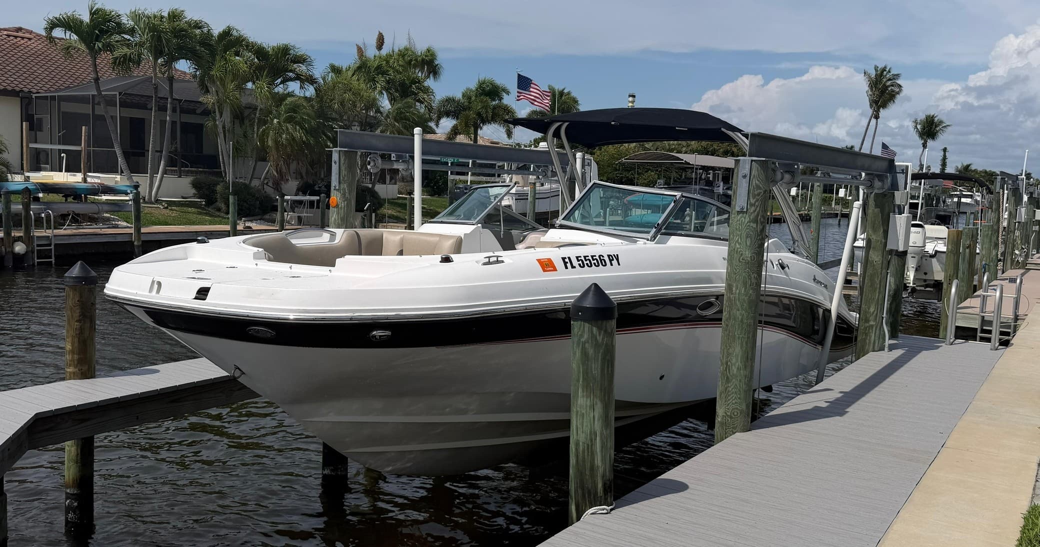 Cape Coral Dayboat: 2690 Hurricane Sundeck 350 HP for Sandbar Days and Nearshore Fishing