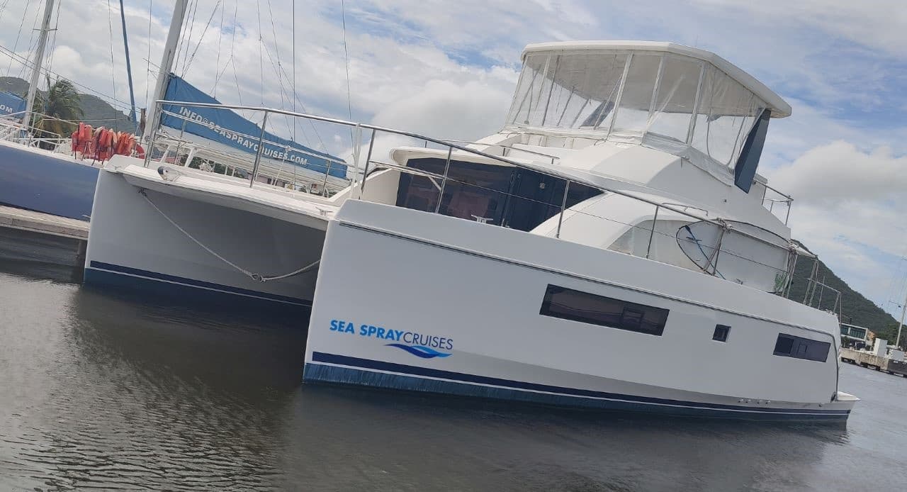 Water-Activities: Sea Spray Cruises' Luxury Catamaran Trip