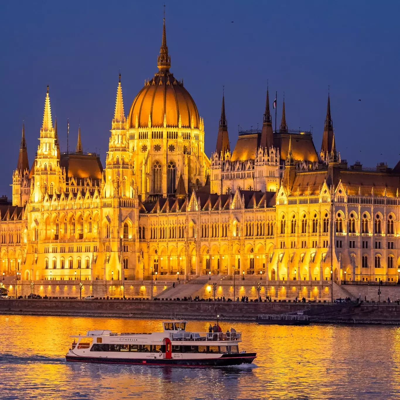 Night Walk & Cruise with Budapest Tour Guy