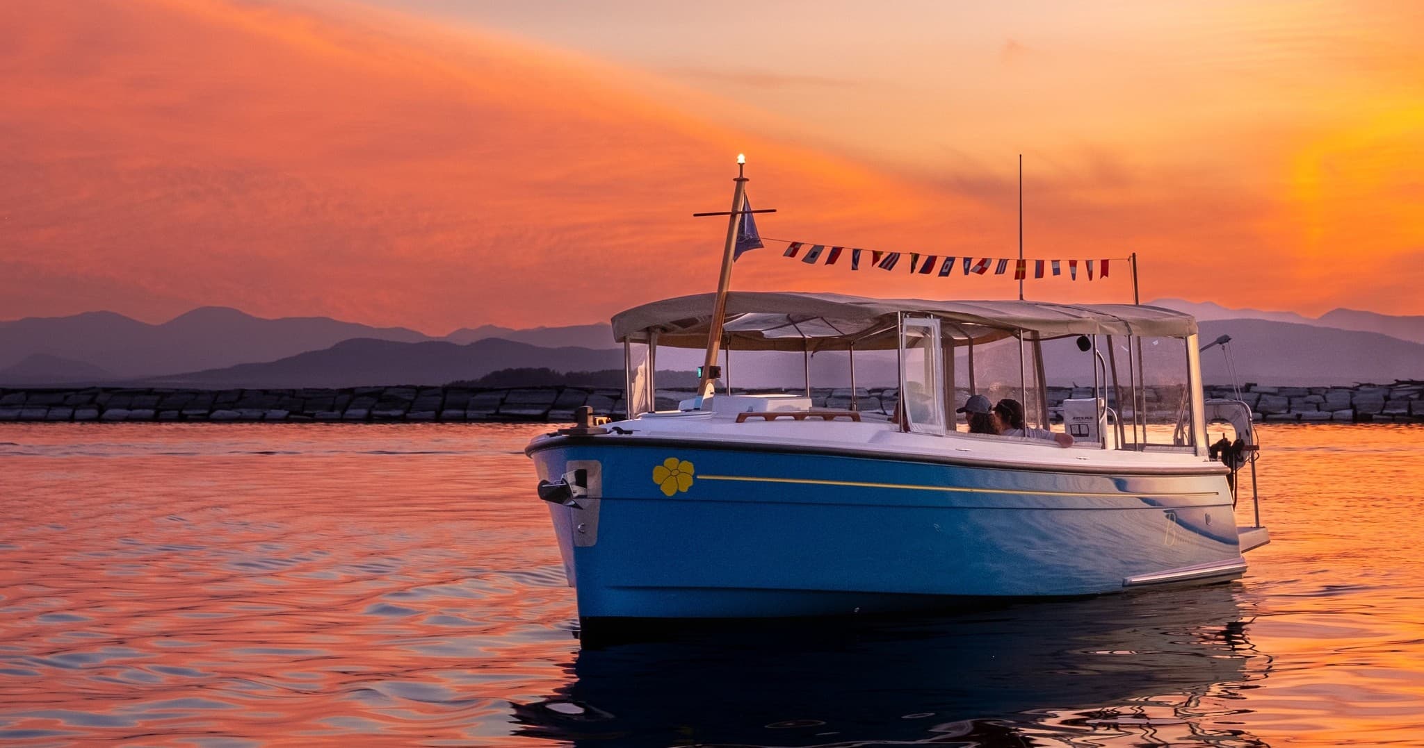 Buttercup Picnic Cruise on Lake Champlain — 2-Hour BYO Boat Tour from Burlington photo 2