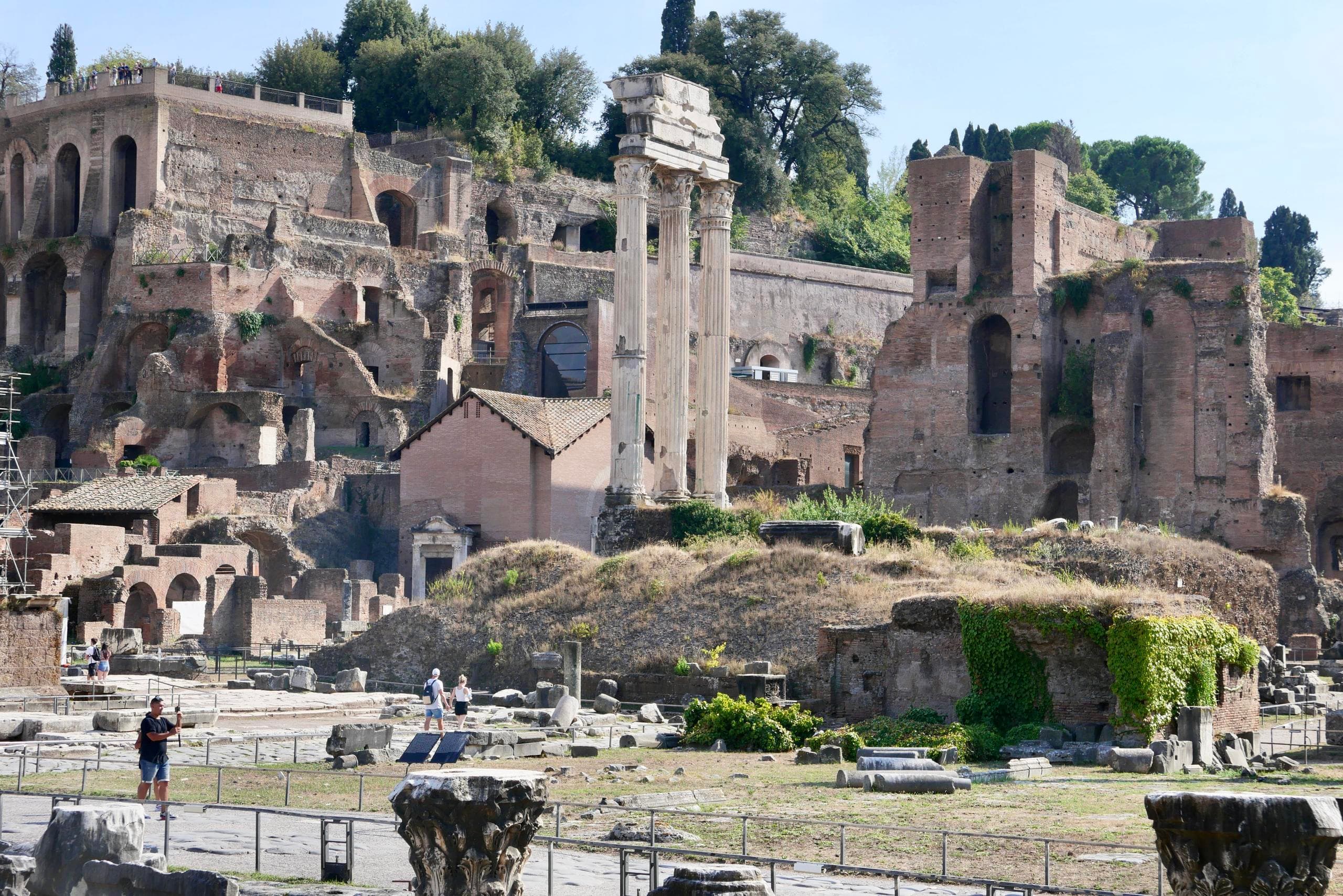 Historical Walking Tour of Roman Sites with Touriks in Rome