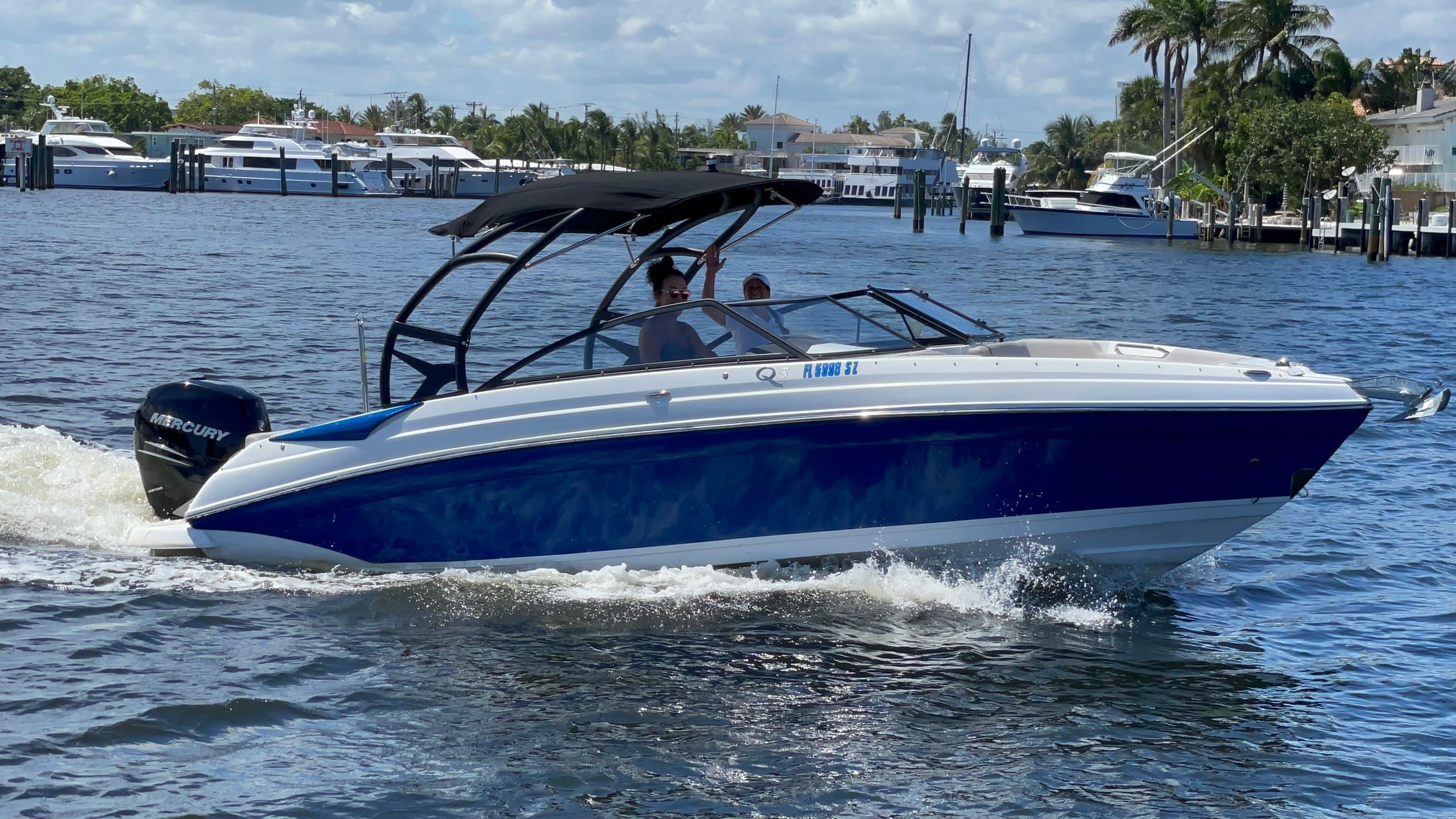 Ultimate Boating Adventure on Hollywood’s Rinker Q3: Luxury Meets Freedom on Florida Waters