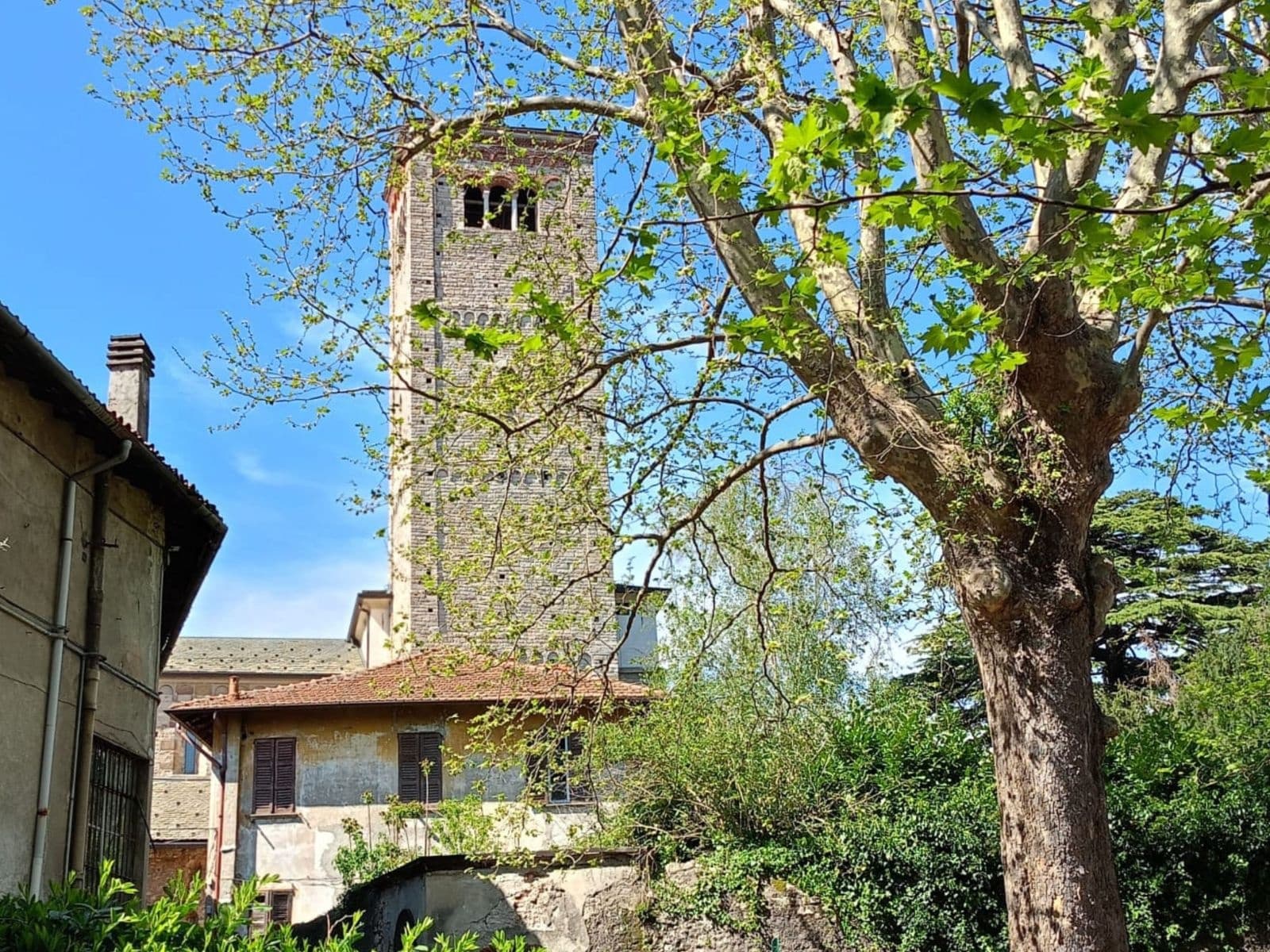 San Carpoforo Visit with Slow Lake Como in Italy