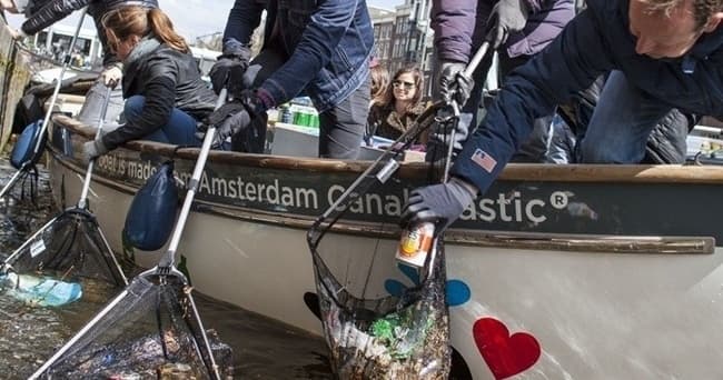 Plastic Fishing on Amsterdam’s Canals: Company Outings with Plastic Whale photo 3
