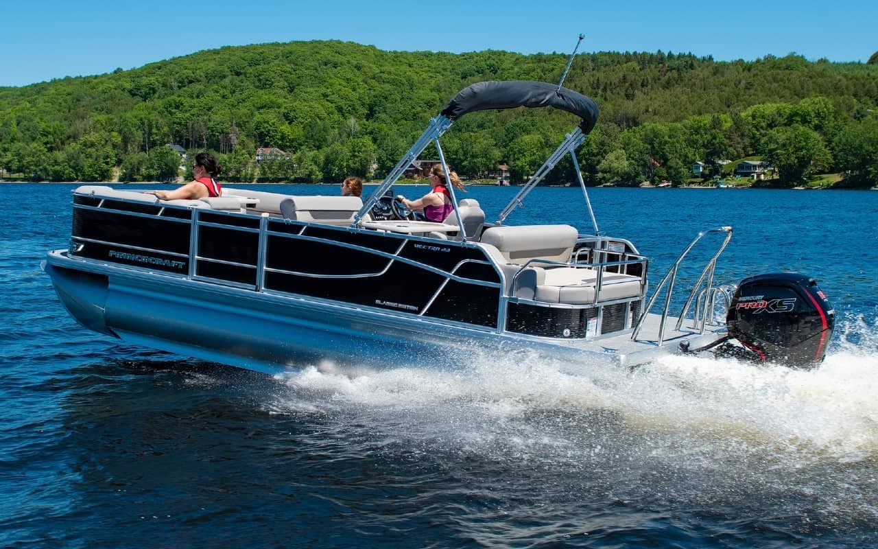 Pontoons on Saint-Donat Lake: Marine St-Donat's Water Adventures