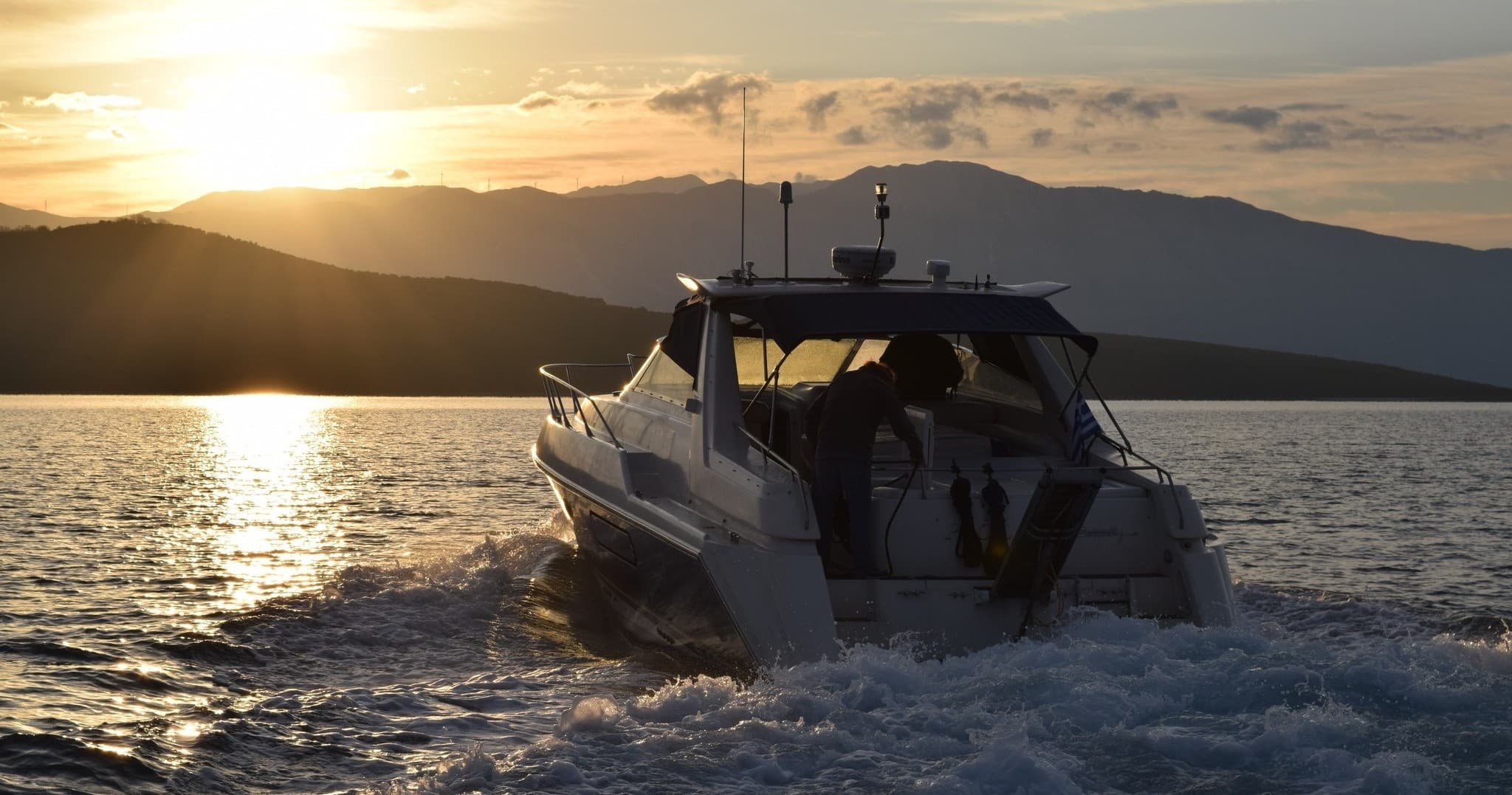 Luxury Motor Yacht Cruise with CruisingMode in Lefkada