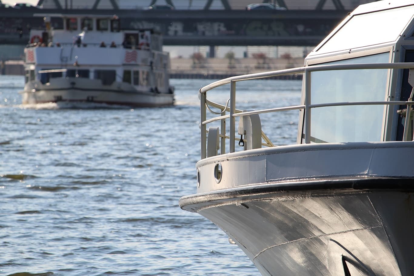 Boat Charters in Bremen: Kleine Rundfahrt Cruise Experience