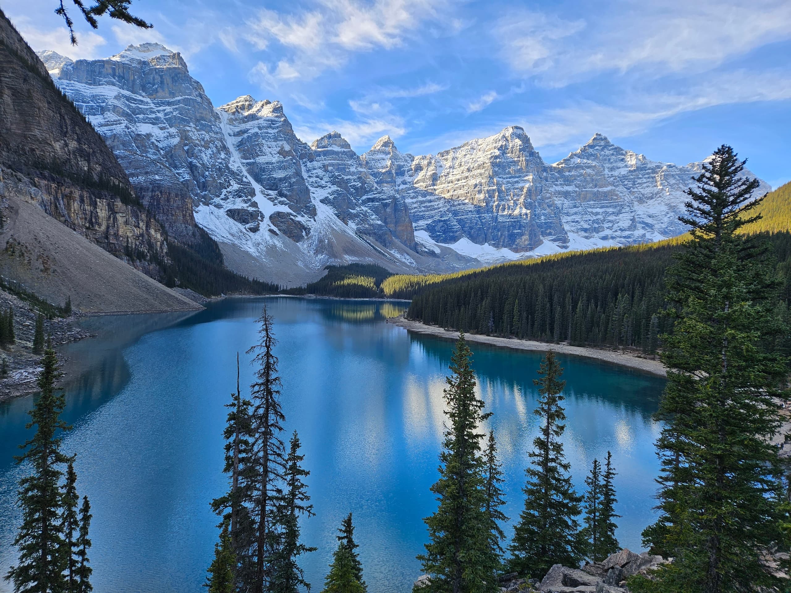 Banff Day Tour: Lake Louise & Moraine Lake Experience