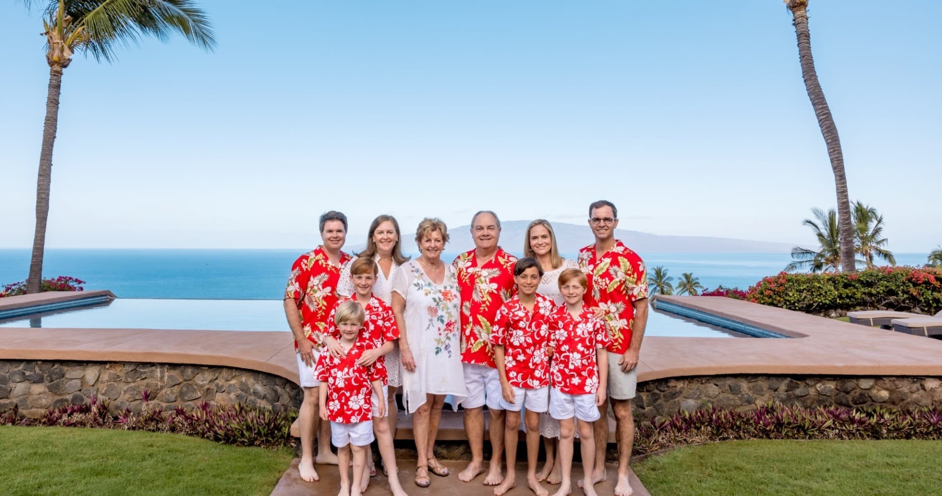 Ohana Package: 90-Minute Large Family Beach Photo Session for Reunions photo 1