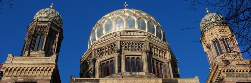 Hackesche Höfe by Rickshaw: Discover Berlin-Mitte’s Courtyards, Synagogue & Tacheles