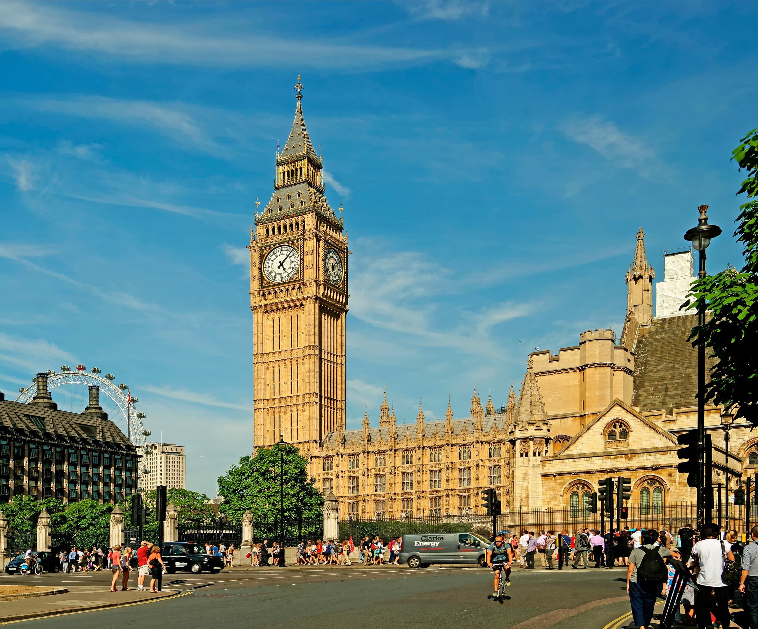Royal London Walking Tour: Trafalgar to Buckingham — Panoramic City Stroll photo 1