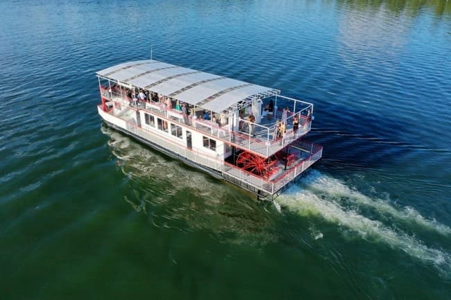 Breezy Belle’s Friday Pizza Cruise on Pelican Lake