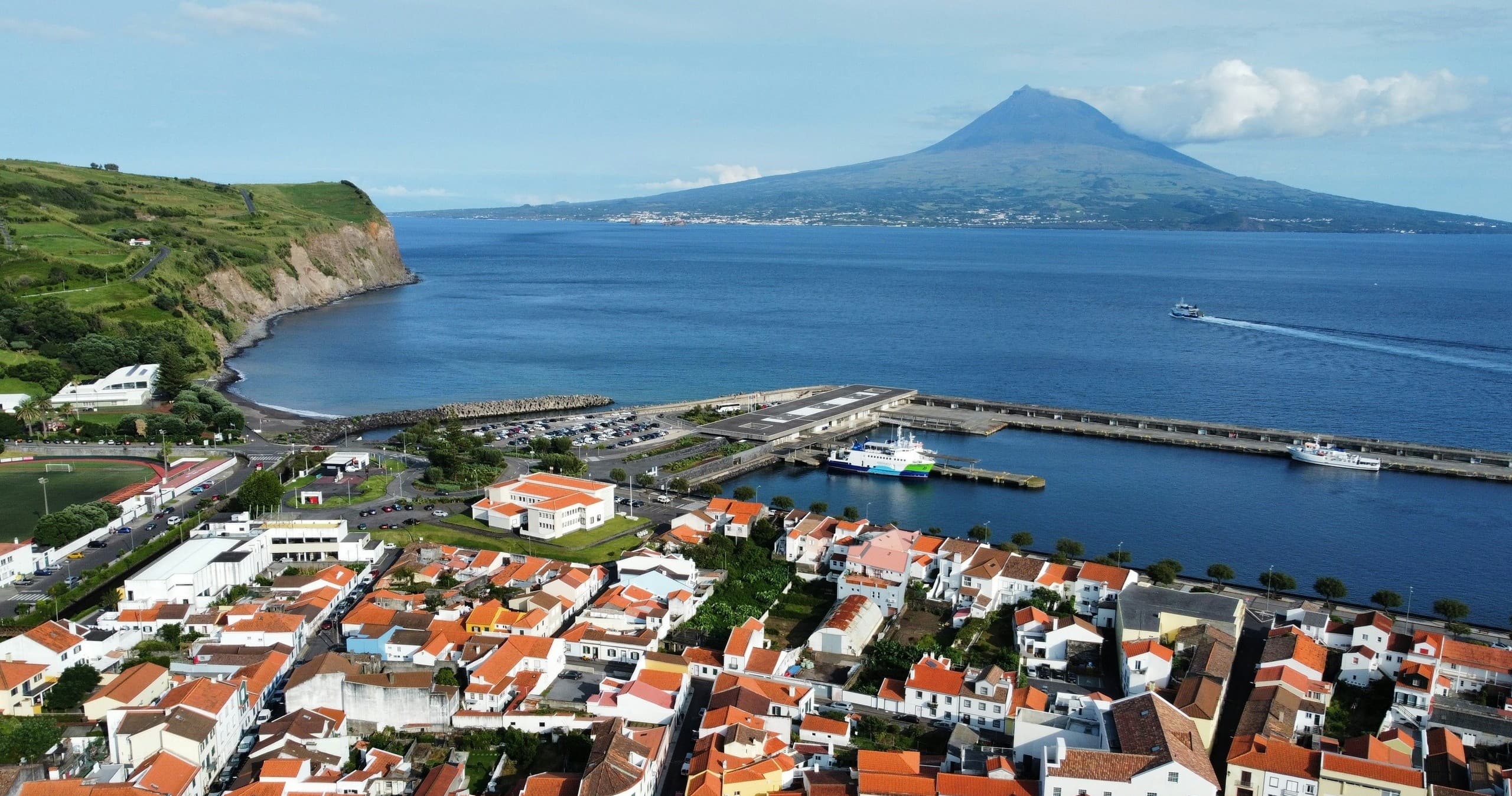 One-Day Route on Faial: Volcanoes, Botany & Night Skies