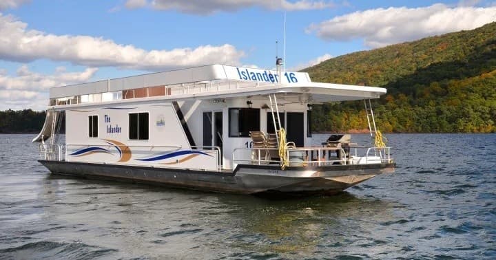 Houseboat Adventures with Seven Points Marina in Hesston, PA
