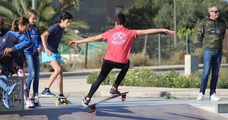 Surf-Skate Rentals in El Campello: Carver Skateboard Hire & Training photo 4