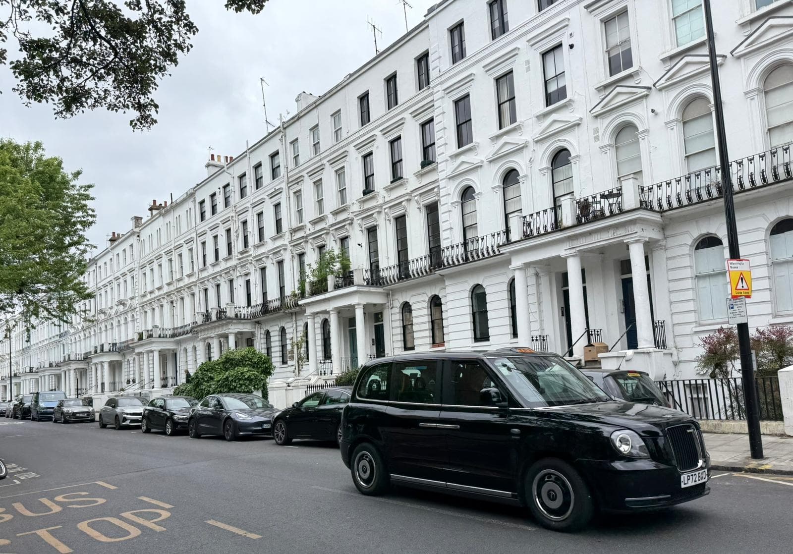 Stroll Portobello Road: Free Notting Hill Walking Tour in Spanish photo 4