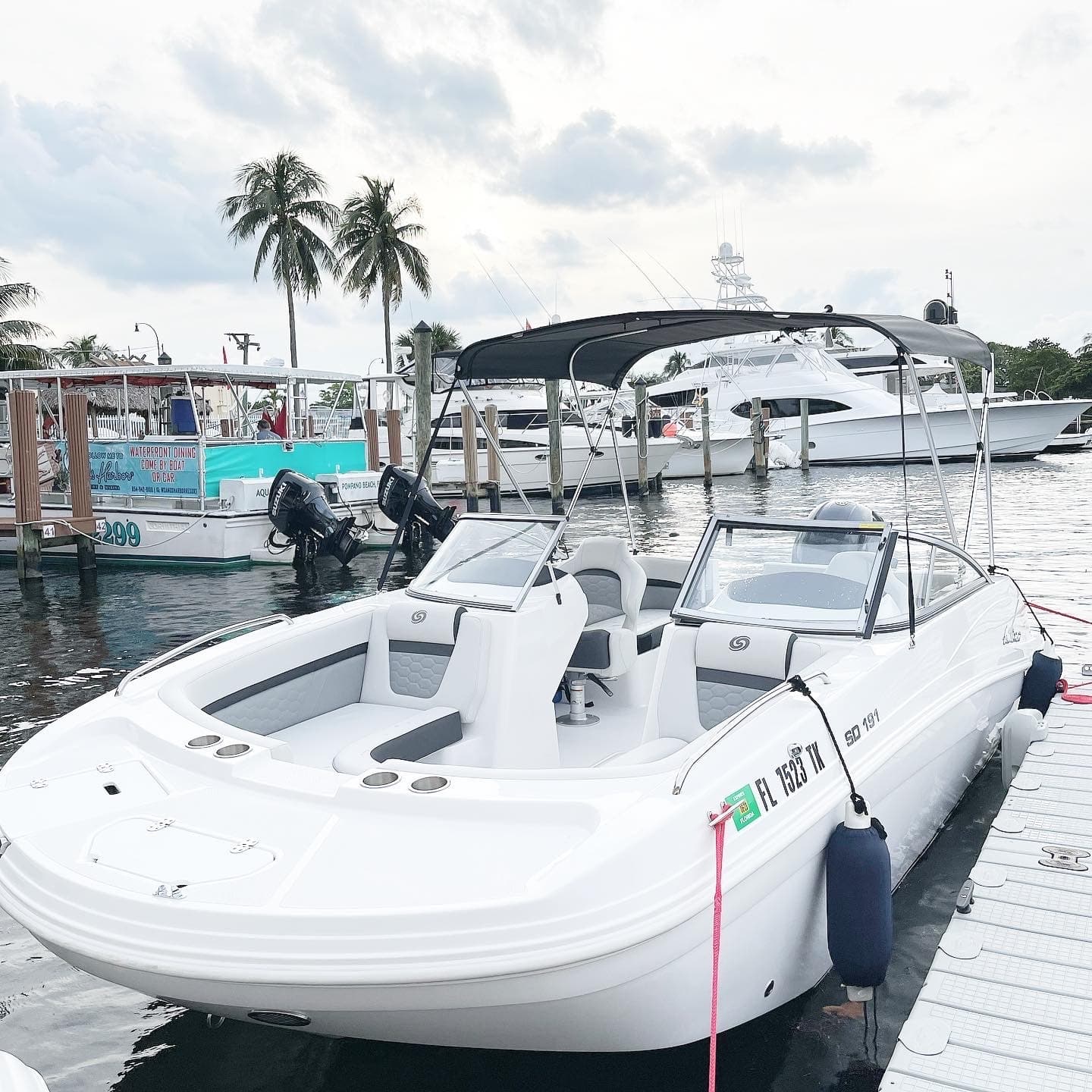 19' Casper Sundeck Boat Rental in Pompano Beach, FL